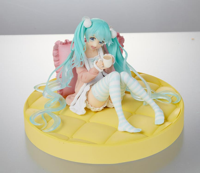 TAITO Vocaloid Hatsune Miku (Original Casual Wear Ver.) Figure