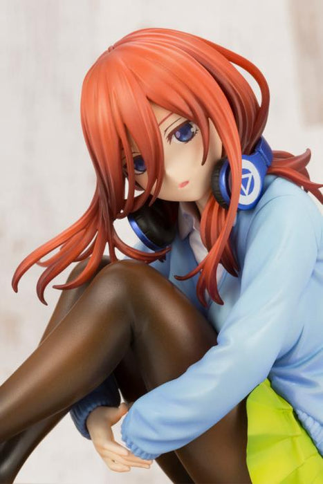 Kotobukiya The Quintessential Quintuplets Miku Nakano 1/8 Scale Figure