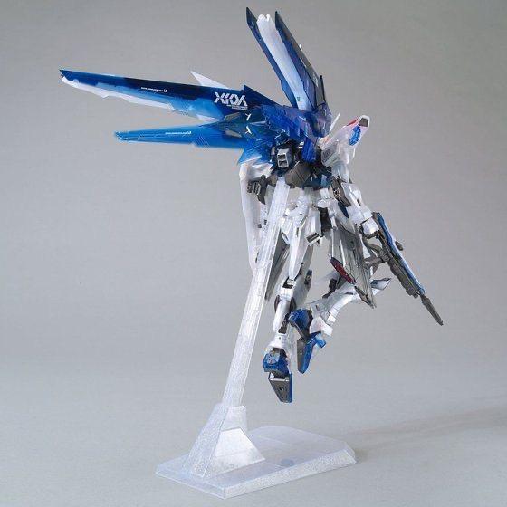 PRE-ORDER MG 1/100 The Gundam Base Limited Freedom Gundam Ver.2.0 Plastic Model Limited 186250