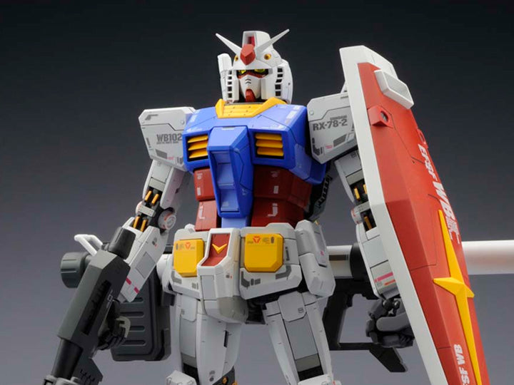 BANDAI Gundam MG 1/100 RX-78-2 Gundam Ver. 3.0 Model Kit