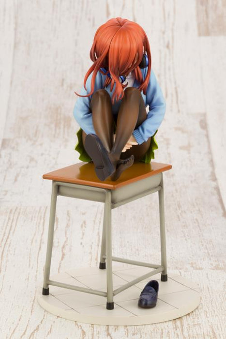 Kotobukiya The Quintessential Quintuplets Miku Nakano 1/8 Scale Figure